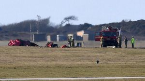Foto: Pesawat Red Arrow Jatuh saat Latihan, Pilot Selamat