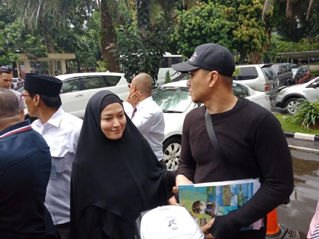 Dilimpahkan ke Kejari Bekasi, Lyra Virna Tak Langsung Ditahan? Dilimpahkan ke Kejari Bekasi, Lyra Virna Tak Langsung Ditahan?