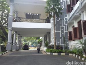 18 Anggota DPRD Jadi Tersangka, Sekwan Minta Fatwa Gubernur 18 Anggota DPRD Jadi Tersangka, Sekwan Minta Fatwa Gubernur