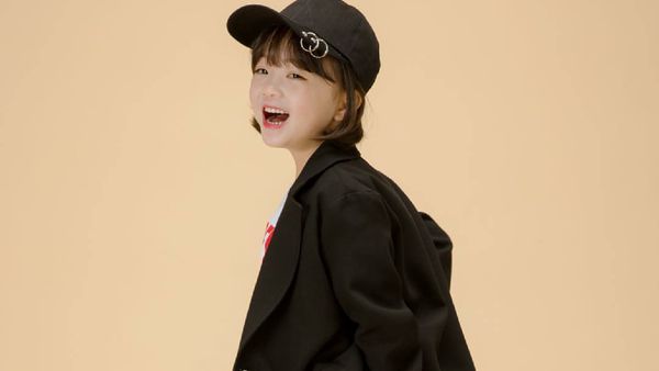 Lihat, Bun, Gadis Imut Ini Pintar Banget Bergaya