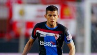 Lahir di Brasil 34 tahun silam, Dani Alves sudah berkiprah di Spanyol bersama Sevilla sejak belum genap 20 tahun. Pada masa-masanya di Sevilla itulah pesepakbola dengan 105 caps untuk timnas Brasil tersebut pernah mengaku akan sangat bangga jika bisa bermain untuk timnas Spanyol. (Foto: Bagu Blanco/Getty Images)