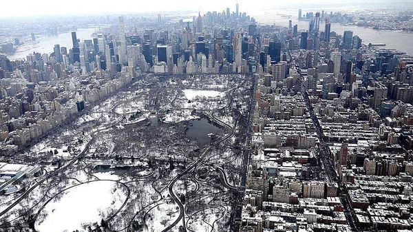 Riuh Dunia dalam Gambar: Salju di Central Park, 2 Tahun Bom Brussel