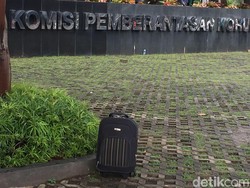 Koper Misterius Ditemukan di Depan KPK