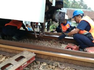 Satu Gerbong Kereta Lodaya Anjlok di Garut