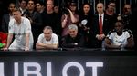 Aksi Bolt di Antara Para Legenda Sepakbola