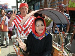 Seniman Kirun Ajak Warga Bojonegoro Pilih Gus Ipul-Mbak Puti