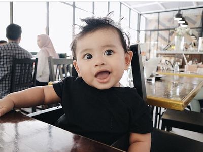 Yuk Kenalan dengan Bocah Bermata Menawan Ini