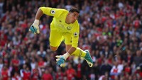 Kesempatan bermain Joel Robles di Everton musim ini habis menyusul kedatangan Jordan Pickford. Dengan kontrak yang juga menuju penghabisan, Robles diperkirakan akan mencari klub baru. (Foto: Clive Mason/Getty Images)
