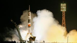 Foto: Detik-detik Peluncuran Roket Soyuz MS-08