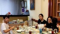 Ini Bukti Kalau Mulan Jameela Sering Makan Bareng Keluarga