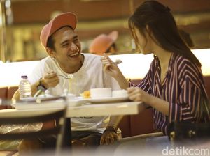 Intip! Adipati Dolken Cerita soal Film Teman Tapi Menikah Intip! Adipati Dolken Cerita soal Film Teman Tapi Menikah
