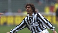 Michele Padovano (penyerang). Pada tahun 2006 silam, pria 51 tahun yang di antaranya pernah membela Juventus ini terkena kasus jual-beli narkoba dan divonis penjara delapan tahun dan delapan bulan. (Foto: Steve Morton/Allsport UK)
