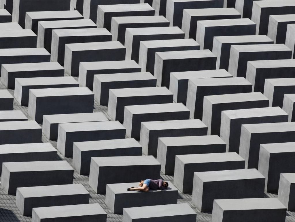 Anggotanya Push Up di Monumen Holocaust, Kepolisian Berlin Minta Maaf
