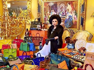 Tajir Melintir, Potret Wanita yang Kompak Koleksi Hermes Bareng Putranya