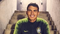 Thiago Silva dengan jaket terbarunya. (nike.com)