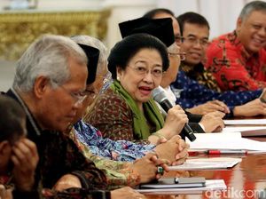 Foto: Megawati dkk Bahas Amandemen 1945 dengan Presiden Jokowi Foto: Megawati dkk Bahas Amandemen 1945 dengan Presiden Jokowi