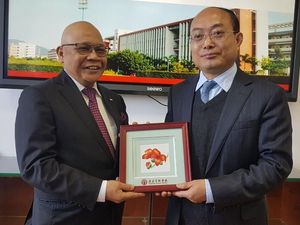 Komut Garuda Indonesia Raih Profesor Emiritus Keuangan dari China
