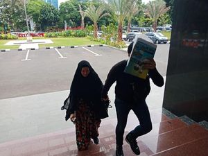 Akan Diperiksa sebagai Tersangka, Lyra Virna Datangi Polda Metro Akan Diperiksa sebagai Tersangka, Lyra Virna Datangi Polda Metro