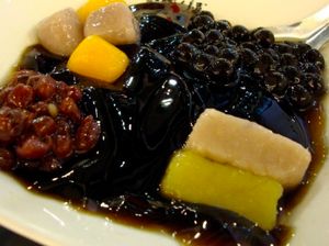 Lembut Kenyal Es Cincau Hijau dan Cincau Hitam yang Kaya Manfaat Lembut Kenyal Es Cincau Hijau dan Cincau Hitam yang Kaya Manfaat