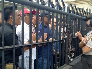 40 Hari Tri Hilang, Ratusan Driver Taksi Online Demo Polda Sumsel