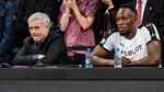 Aksi Bolt di Antara Para Legenda Sepakbola