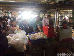 Pemkot Jaksel Sidak Bahan Makanan di Pasar Mayestik Pemkot Jaksel Sidak Bahan Makanan di Pasar Mayestik