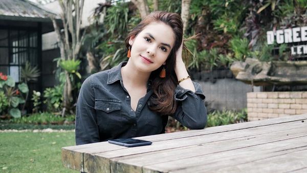 Stefhanie Zamora Lucu Banget Geng...