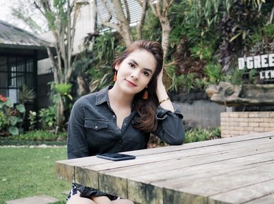 Stefhanie Zamora Lucu Banget Geng...