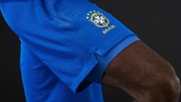 Celana timnas Brasil masih berwarna biru (nike.com)