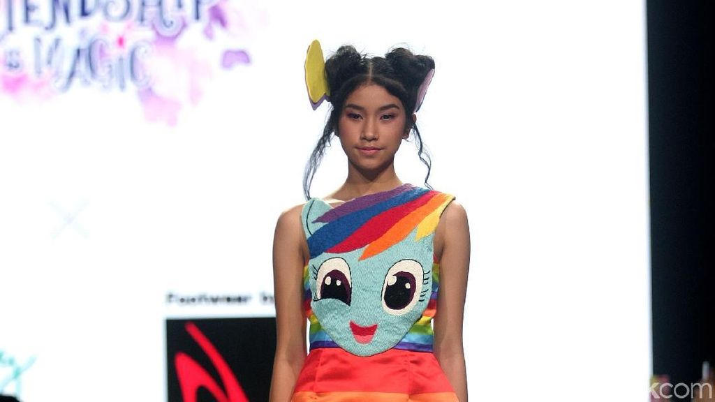 Deretan Busana Karya 8 Desainer Indonesia Ini Terinspirasi My Little Pony Deretan Busana Karya 8 Desainer Indonesia Ini Terinspirasi My Little Pony