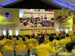 Elektabilitas Stagnan, Golkar Disarankan Tak Malu-malu Jualan Jokowi