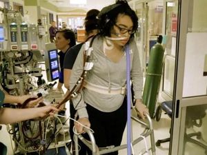 Gadis Ini Hidup Pakai Life Support 2 Bulan, Penyakitnya Masih Misteri