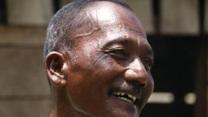 Foto: Senyum Petani Garam Raup Rp 12 Juta/Bulan di Era Jokowi