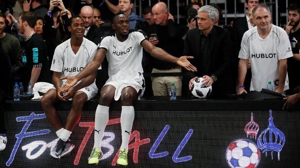 Usain Bolt ketika bermain sepak bola dalam sebuah laga amal.