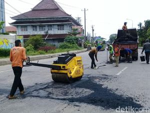 2 Ribu Ton Aspal untuk Tambal Jalur Pantura yang Rusak