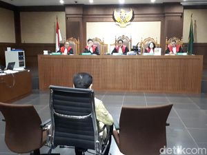 Novanto: Made Oka Kirim USD 500 Ribu ke Puan dan Pramono Novanto: Made Oka Kirim USD 500 Ribu ke Puan dan Pramono