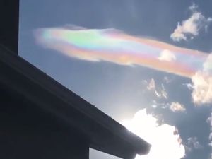 Foto: Saat Pelangi Hantu Warnai Langit AS