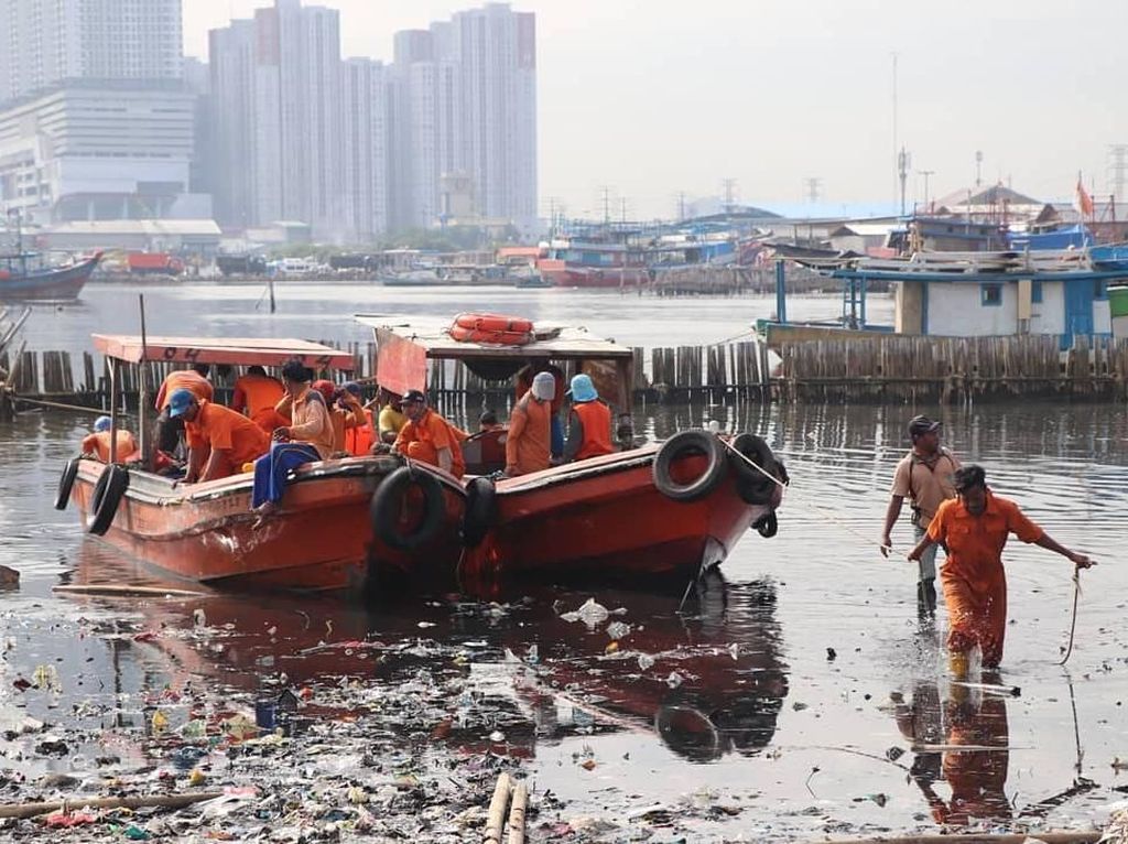 PR Anies-Sandi, Sampah di Teluk Jakarta-Busa di BKT Marunda PR Anies-Sandi, Sampah di Teluk Jakarta-Busa di BKT Marunda