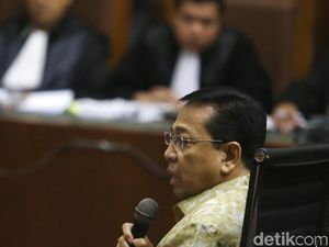 Novanto Cerita soal Ponakannya Antar Bungkusan Duit ke DPR Novanto Cerita soal Ponakannya Antar Bungkusan Duit ke DPR