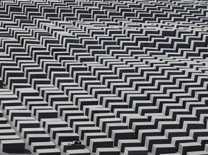 Frank Lowy, Korban Kekejian Holocaust yang Kini Jadi Crazy Rich Australia