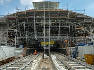 Melihat Stasiun Pertemuan Jalur Layang dan Bawah Tanah MRT Jakarta