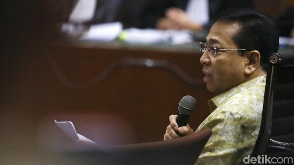 Novanto Bernyanyi Sebut Puan Hingga Pramono Terima Duit e-KTP