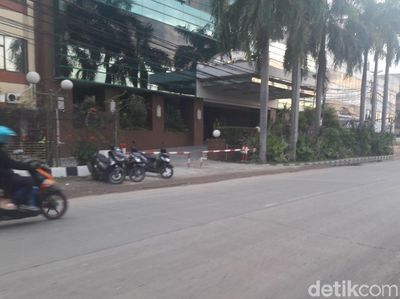 Penutupan Ditunda, Begini Suasana di Alexis