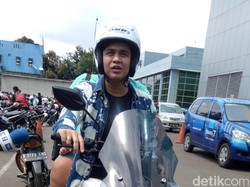 Adik Ketahuan Jadi Tukang Parkir, Billy Syahputra Masih Aja Menghindar