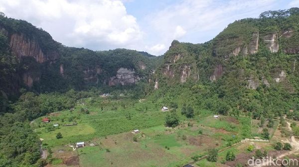 Foto Drone: Oh Indahnya Ngarai Sianok