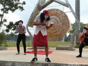 Seniman Purworejo Peringati Hari Pantomime Sedunia