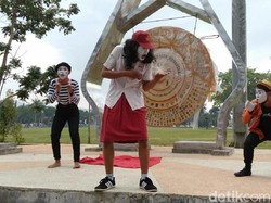 Seniman Purworejo Peringati Hari Pantomime Sedunia