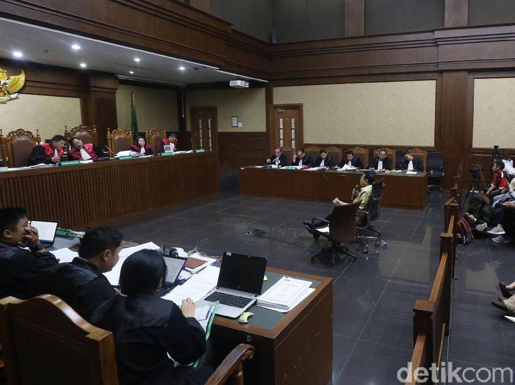Setya Novanto Bantah Siapkan Rp 20 M untuk Suap KPK Setya Novanto Bantah Siapkan Rp 20 M untuk Suap KPK