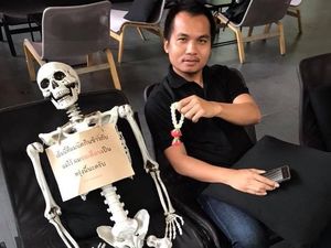 Seram! Ada Peti Mati dan Bisa Tulis Surat Terakhir di Kafe Ini Seram! Ada Peti Mati dan Bisa Tulis Surat Terakhir di Kafe Ini