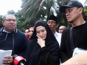 Lyra Virna Tegaskan Tidak Ada Mediasi dengan Lasty Annisa Lyra Virna Tegaskan Tidak Ada Mediasi dengan Lasty Annisa